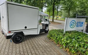 Tuk Tuk L5 Cargo parado
