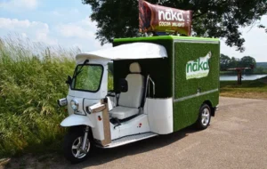 Tuk tuk elétrico para venda de snacks saudáveis