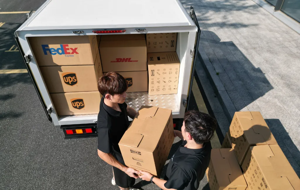 advantages electric vehicles logistics