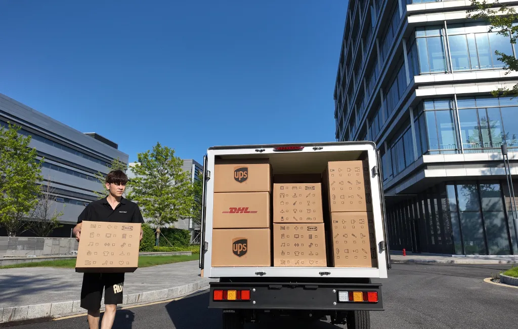 integrate electric vehicles logistics